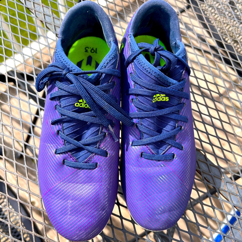 Adidas soccer shoes kids size 4